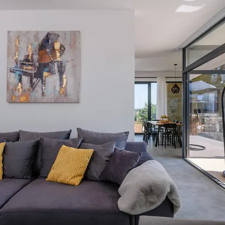 فيلة Barmel Ii
